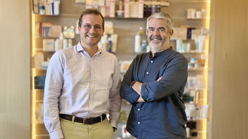 De droite à gauche : Pierre Morvan, PDG, et Lucas Vallée, responsable innovation de Tech-Nature. 