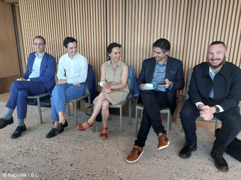 Les représentants de BNP Paribas et de Mistral.ai ont présenté leur partenariat le 26 mai 2026.
