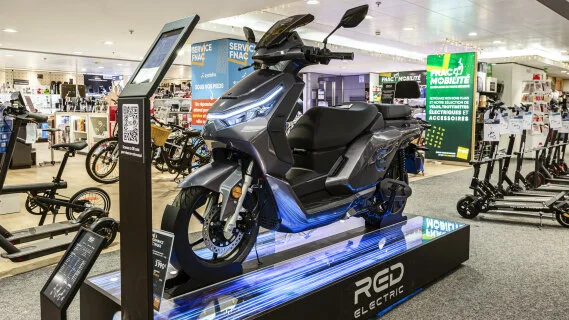 Fnac Darty crée un rayon-concept pour son offre de mobilité urbaine douce