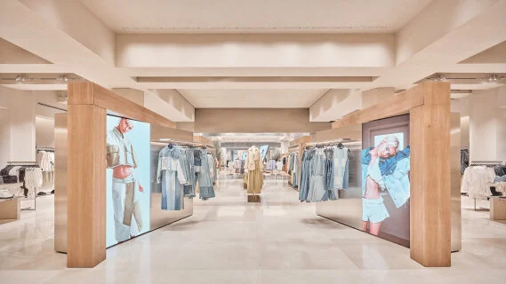 Cabines connectées, Pay &Go et shop-in-shop, Zara se réinvente sur les Champs-Elysées