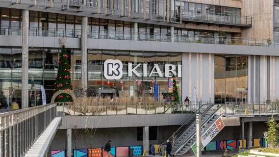 De distributeur textile à plateforme de marques : la bascule stratégique de Kiabi