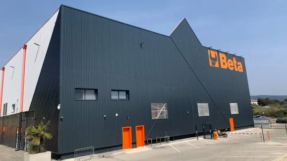 A La Ciotat, Beta transforme un site de football indoor en entrepôt