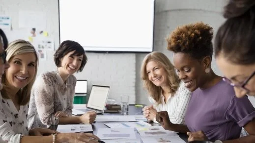 73% des salariées françaises se sentent sous-payées (étude Indeed)