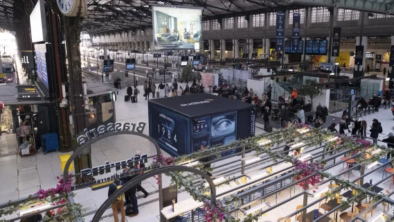 Marketing expérientiel : immersion insolite dans 1984 de G. Orwell à la gare de Lyon avec Audible