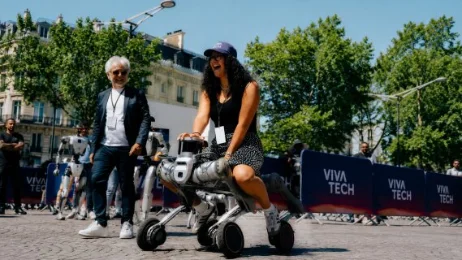 Une vitrine de l’innovation à ciel ouvert sur les Champs-Élysées