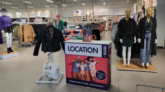 Location : Kiabi élargit son expérimentation à toute la famille