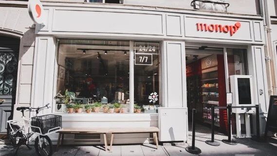 Monop’ se repense en épicerie de quartier augmentée