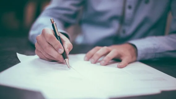 Pour en finir avec les retards de paiement excessifs, l'exécutif mise sur le name and shame