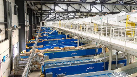 Chronopost voit la vie en rose avec son hub logistique d'Aulnay-sous-Bois