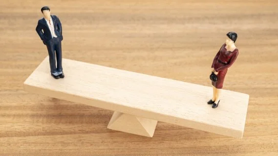 États-Unis/Canada : les inégalités de promotion persistent entre les femmes et les hommes