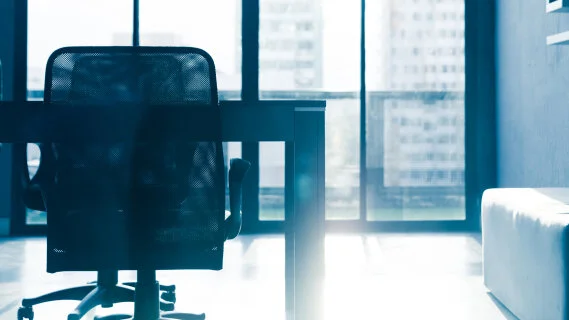 L’empreinte carbone des bureaux vacants en France estimée à 750 000 vols Paris-New-York par an