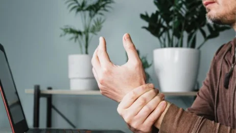 Arrêts de travail 2022: hausse de l'absentéisme, notamment chez les jeunes (Observatoire Apicil)