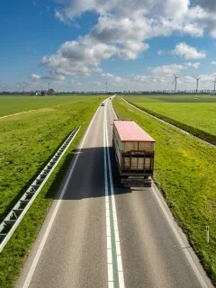 Les taux du fret routier européen continuent de décliner, la pénurie de chauffeurs au plus haut