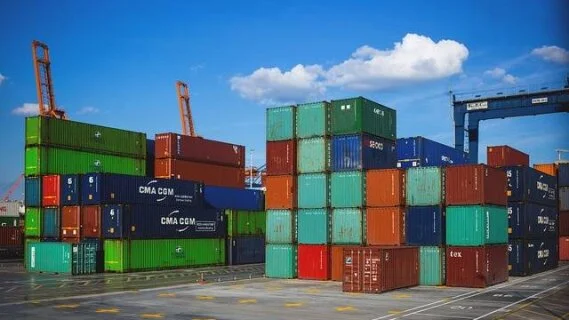 Transitaire : définition de cette profession