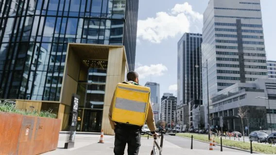 Royaume-Uni : les livreurs Deliveroo ne sont pas des salariés, selon la Cour suprême