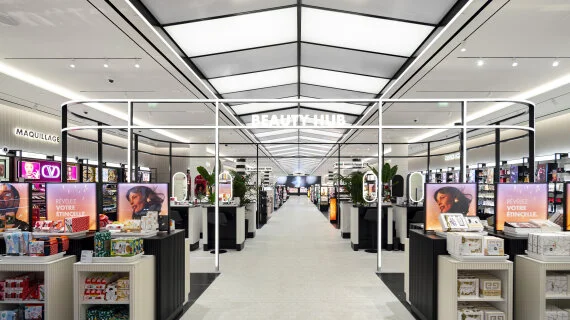 Services inédits, parcours réinventé... Sephora se refait une beauté sur les Champs-Elysées