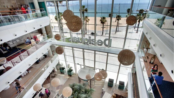 Awesome Lab, le nouvel accélérateur de start-ups de Desigual et Plug and Play