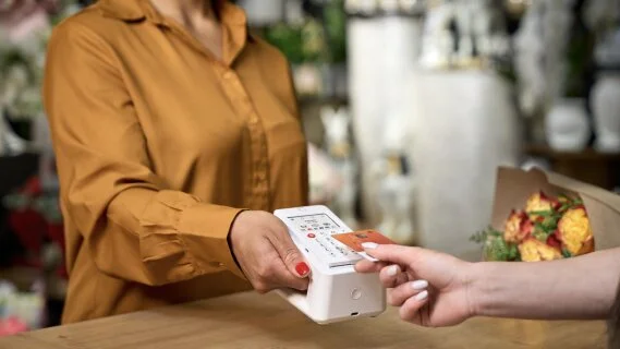 La carte bancaire reste reine face au paiement mobile en France