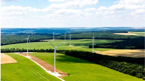 Le groupe Iliad double ses sources d'énergie verte avec quatre nouveaux PPA et affirme ses ambitions