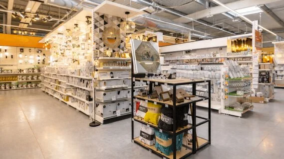 Franchise, proximité et supply chain : l’architecture anti-crise de Weldom