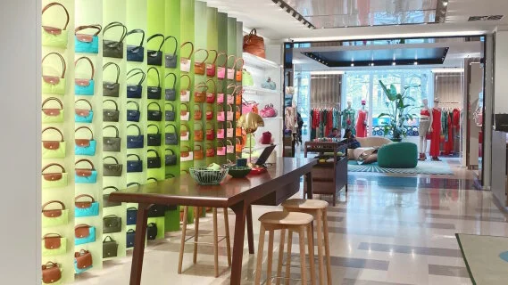 Longchamp centralise la gestion de ses paiements pour optimiser ses coûts