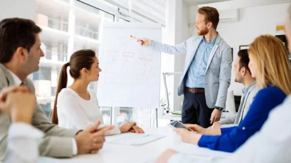 Formation et vie active: près d'1 adulte sur 2 concerné en 2022