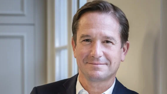 Lacoste annonce la nomination d’Éric Vallat en tant que CEO