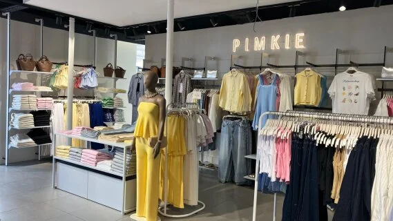 Pimkie retrouve des couleurs, sur fond de transformation en cours