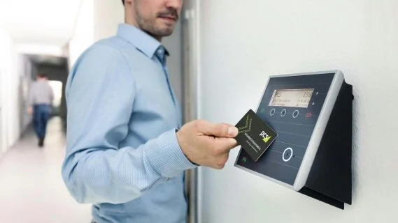 RFID (Radio Frequency Identification) : Définition, Histoire et Avantages